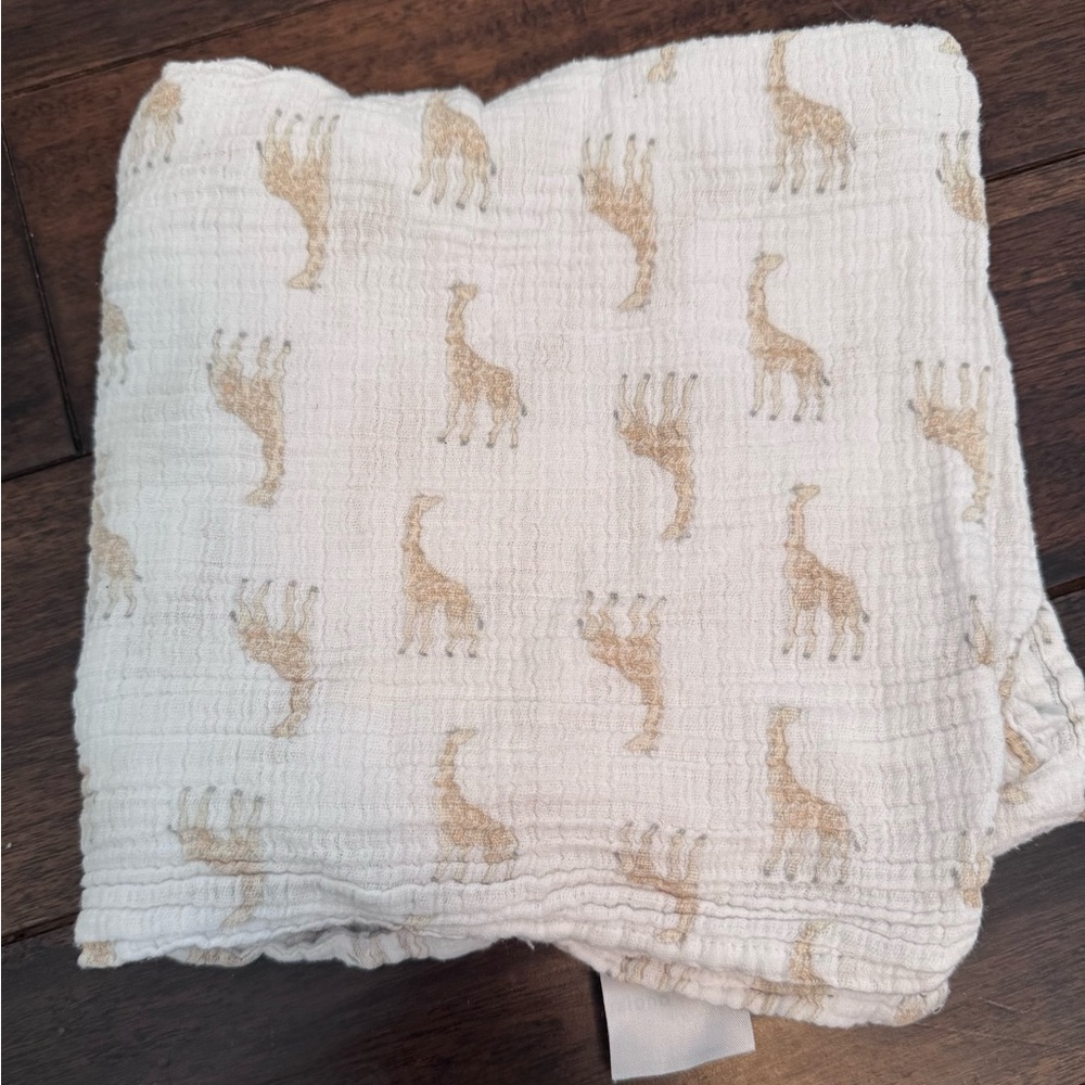 🔥Bundle 2 for $10 | Aden + Anais Muslin Swaddle Blanket, Giraffe Pattern
